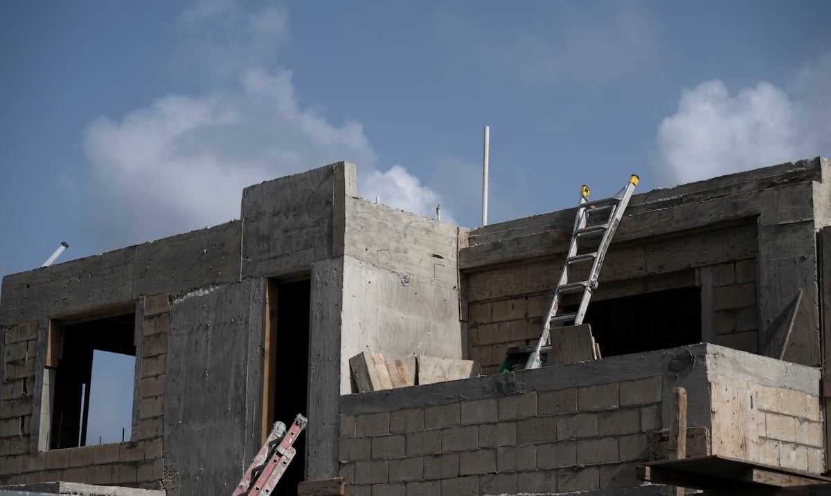 Azote de $1,000 millones al bolsillo de los boricuas por los aranceles de Trump