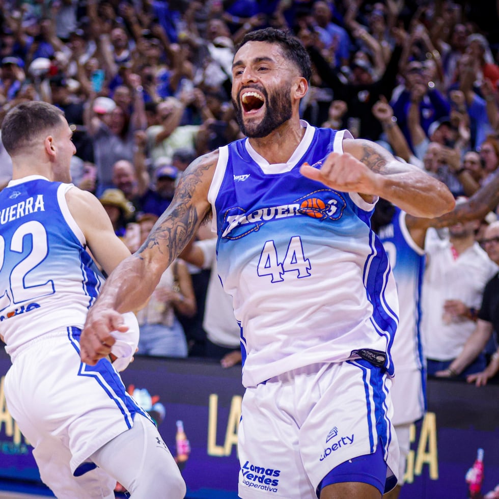 Javier Mojica y los Vaqueros celebran el campeonato número 17 de la franquicia.