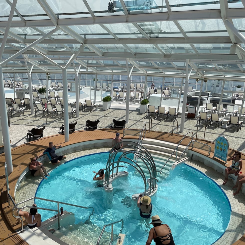 Los solarium son uno de los lugares favoritos de los pasajeros adultos.