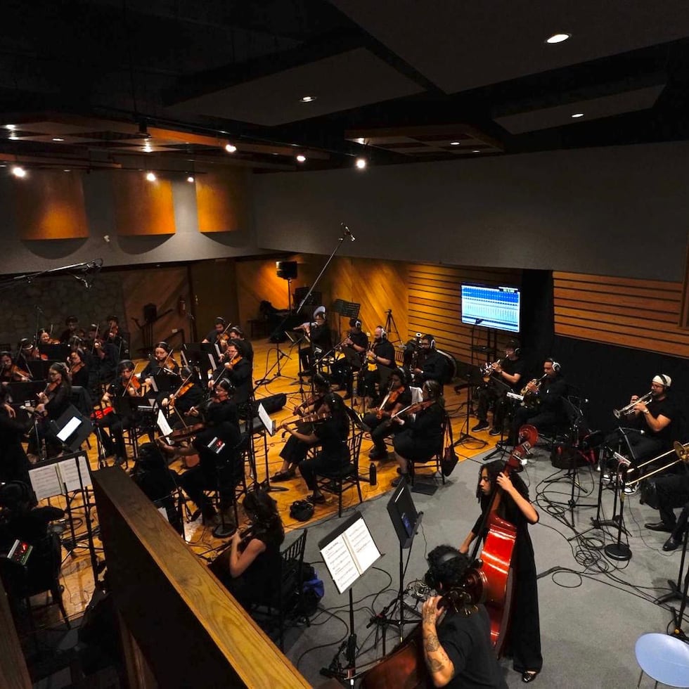 Sesión de grabación de la Puerto Rico Scoring Orchestra en Astra Studio, en Hato Rey.