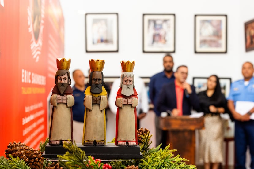 Escultura de los Reyes Magos, tallada por el artista Eric Saunders que se exhibirá durante la Fiesta de Reyes en Juana Díaz.