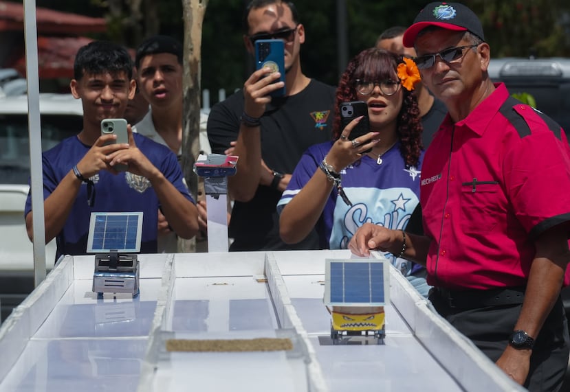 Equipos de 15 escuelas participaron en la Décima Competencia de Carritos Solares, realizada en la Escuela Superior Especializada en Matemáticas y Deportes Josefina León Zayas, en Jayuya.
