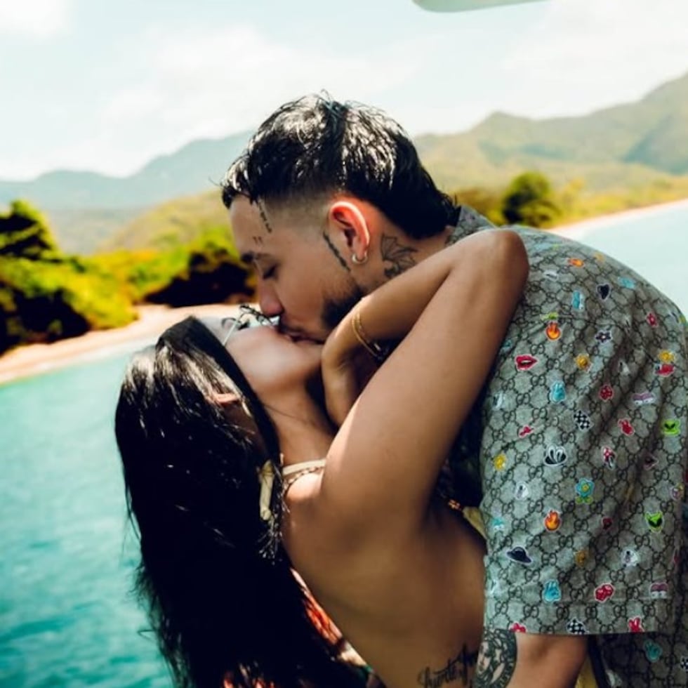 El artista colombiano estrena una producción audiovisual
protagonizada junto a su pareja, Karina García.