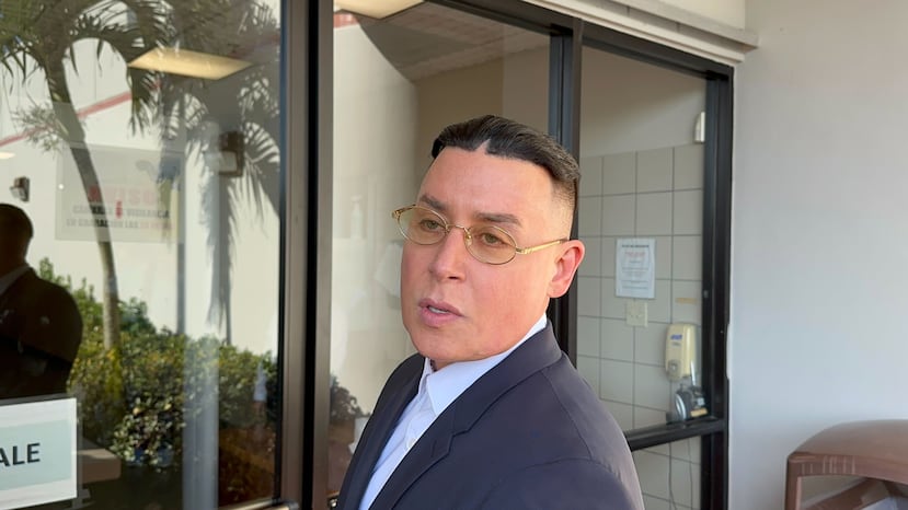 El reguetonero Cosculluela a su llegada al Tribunal de Humacao.