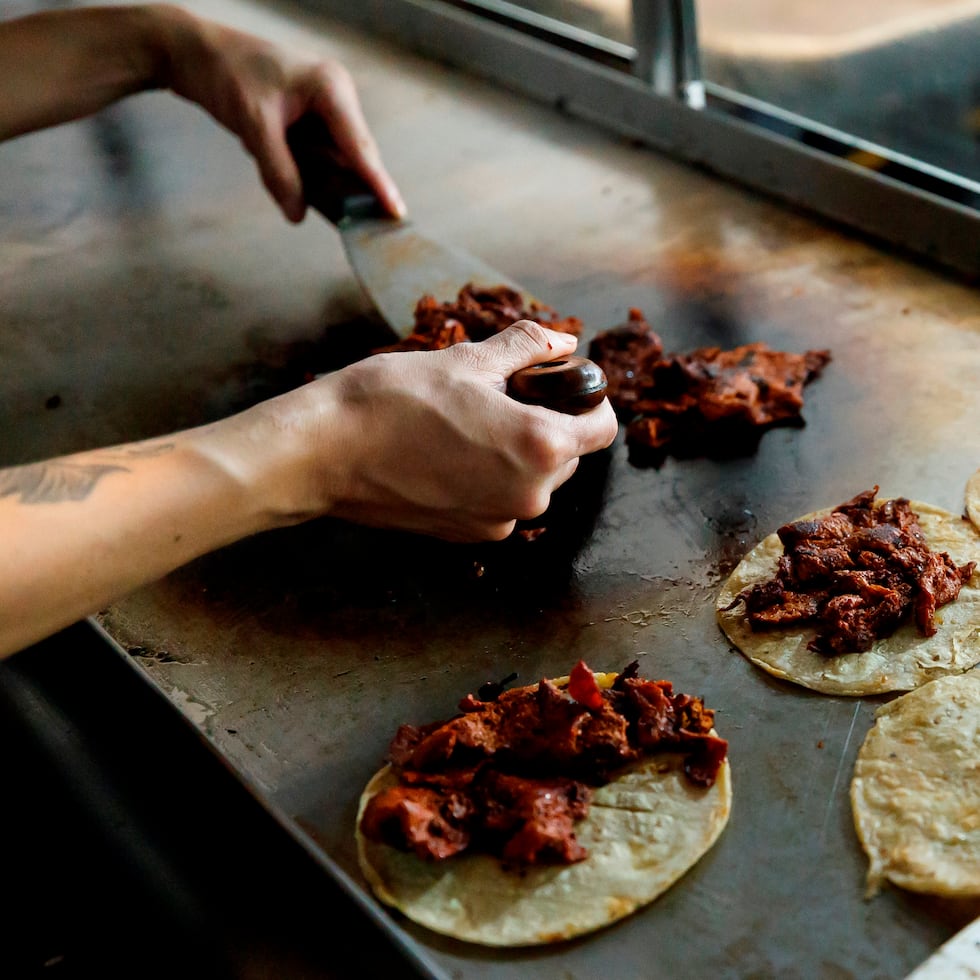 Faycal Manz, un ingeniero residente en Schemmerhofen, al sur de Alemania, presentó la denuncia contra el restaurante Los Tacos No. 1, ubicado en Times Square, tras un viaje realizado en agosto de 2024.