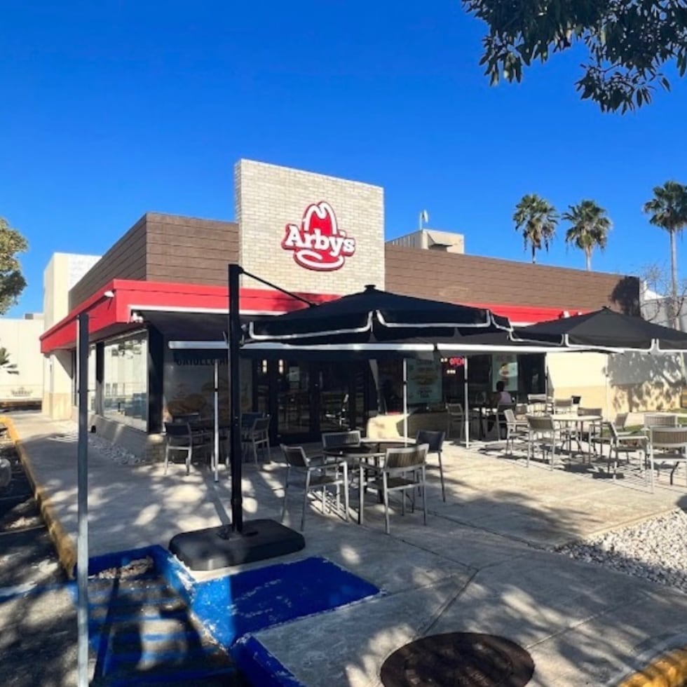 The restaurant located in Plaza Escorial, in the Municipality of Carolina, was the chain's best-selling location in the island.