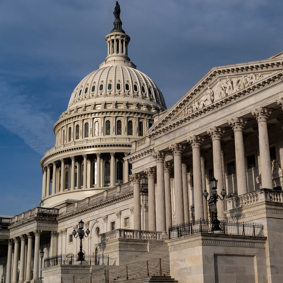 La mayoría republicana del Senado derrotó una resolución demócrata para limitar el poder de guerra del presidente Trump en Irán.