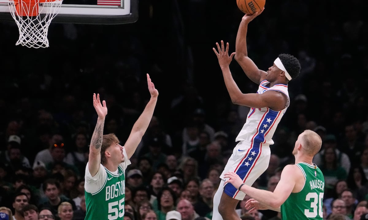 Edgecombe y Maxey se destapan y 76ers vencen 111-97 a Celtics e igualan la serie