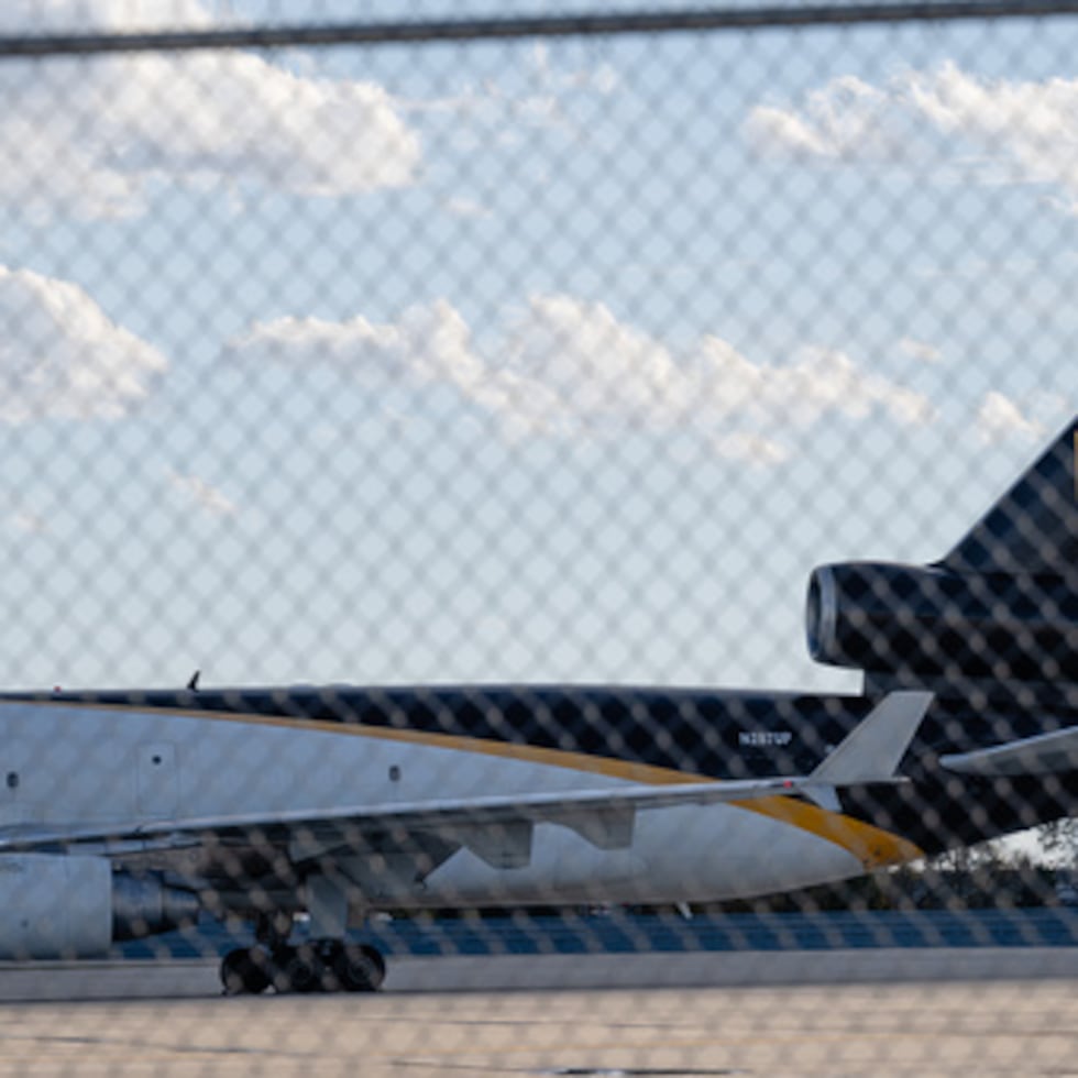 Un MD-11F aparcado en el Hangar de Mantenimiento Norte de UPS, el 8 de noviembre de 2025, en Louisville, Ky. (AP Photo/Jon Cherry, File)