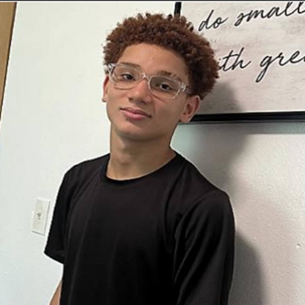 Caleb Antonio Vélez Sánchez, de 14 años, no es visto desde que fue llevado a la escuela el pasado miércoles.