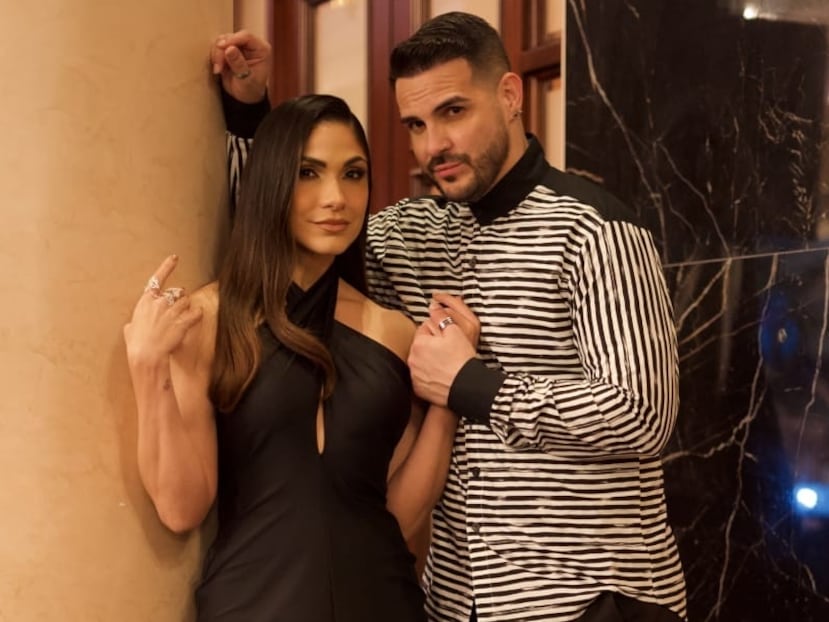 Yizette Cifredo y Víctor Santiago
“Un día ideal de San Valentín para nosotros sería levantarnos, preparar un desayuno rico y, simplemente, sentarnos a ver una serie o un maratón de películas… ¡Desconexión total!”, indicaron los esposos. Cifredo es presentadora y productora de televisión y de contenido digital, empresaria, motivadora y directora nacional de Miss Universe Puerto Rico; Santiago es presentador de televisión, cantante, compositor, empresario y productor. (Suministrada)