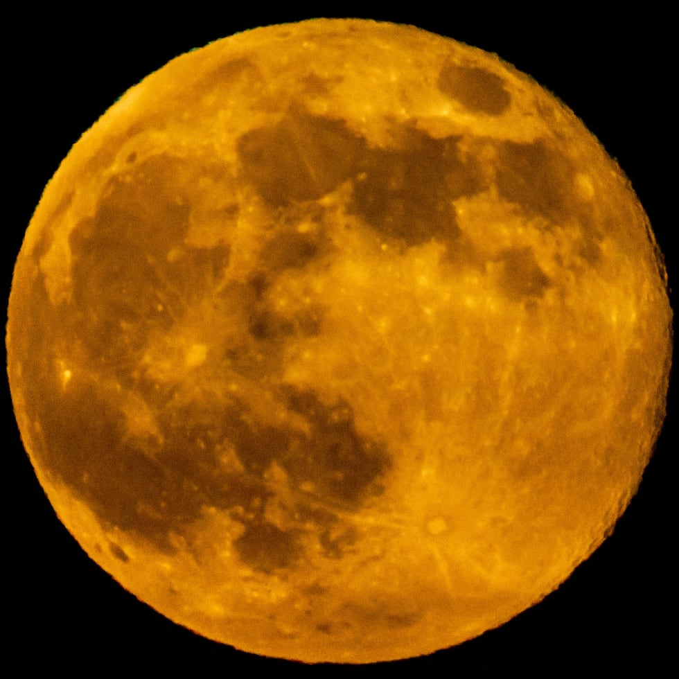 De acuerdo a NASA, también es conocida como "The Beaver Moon", un nombre otorgado por los nativo americanos. Entre otros nombres esta: "Frosty Moon" y "Snow Moon".