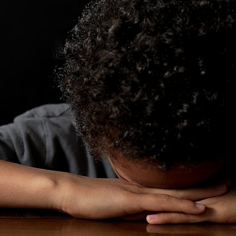 Lo más grave no es que los niños vivan en condiciones insalubres, sino que en muchos de esos “hogares” han encontrado drogas y armas, escribe Mayra Montero.