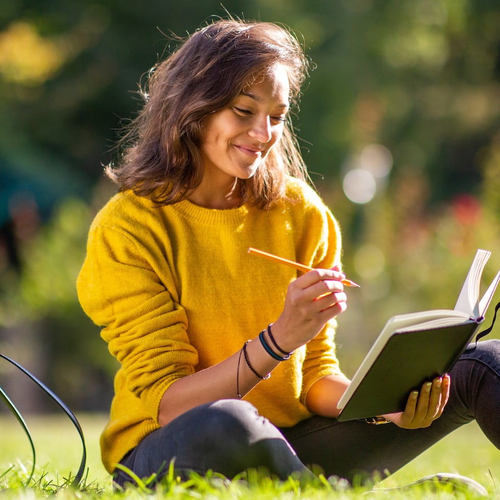 Las metas siguen siendo importantes “porque orientan y dan sentido”, por lo que más que eliminarlas, sugieren cambiar la relación con ellas.