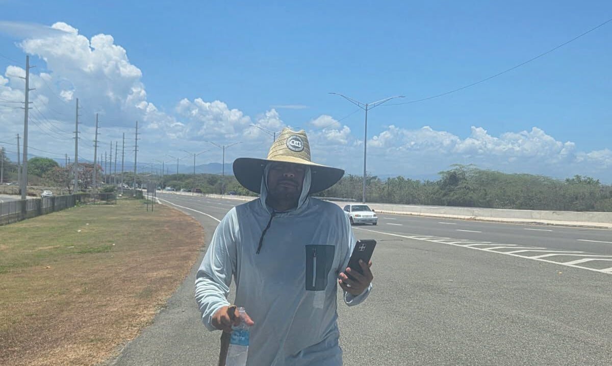 Vendedor ambulante camina de Cayey al Capitolio para evitar ser removido de las carreteras