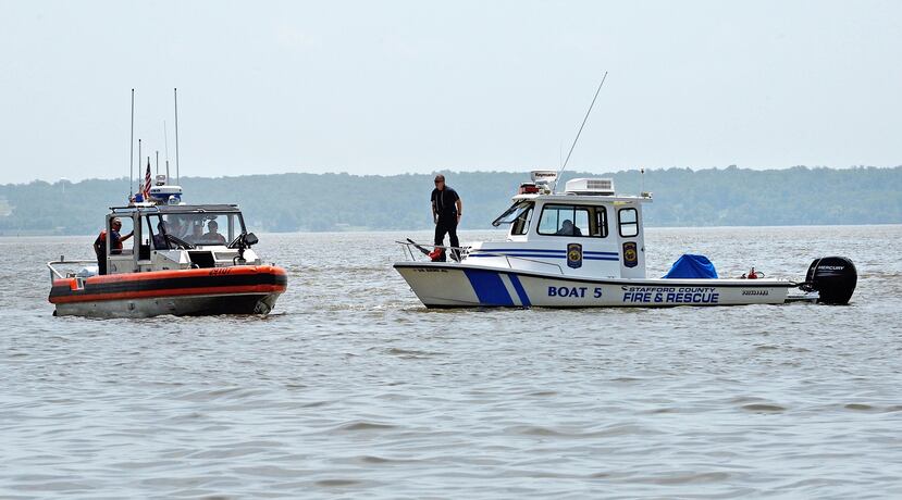 Personal de la Marina, de la Guardia Costera, y de la Oficina de Aduanas y Protección Fronteriza, de Estados Unidos, participaron en la operación efectuada el sábado. (Archivo)