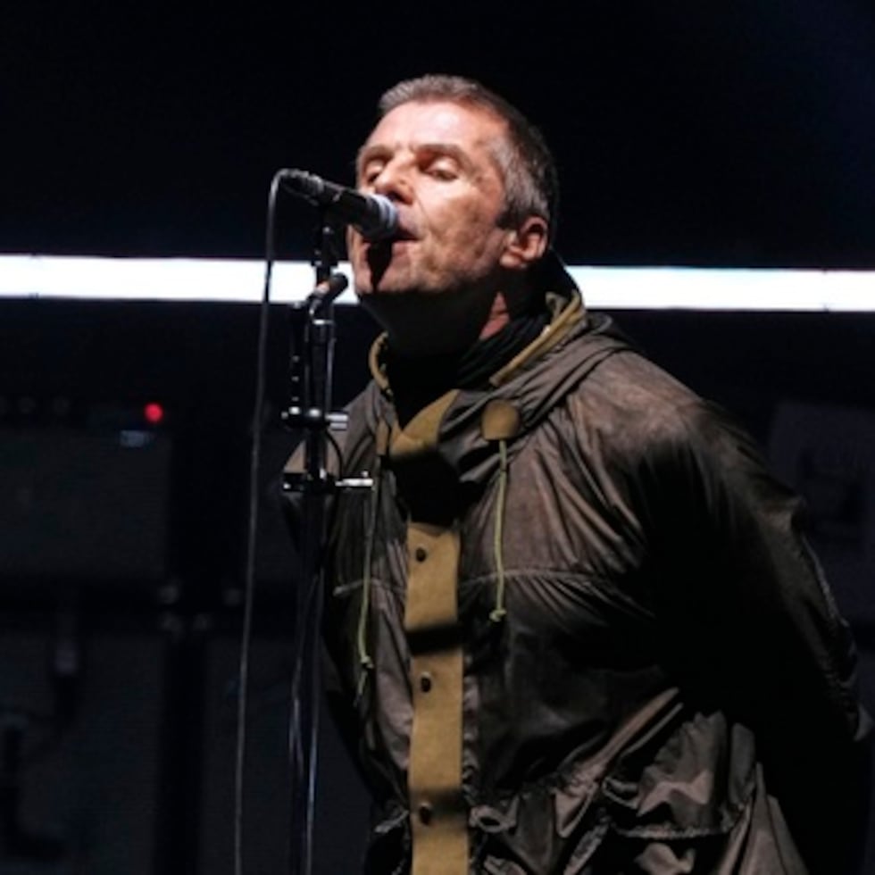Liam Gallagher revive Oasis en Cardiff. ¡El rock británico sigue vivo!