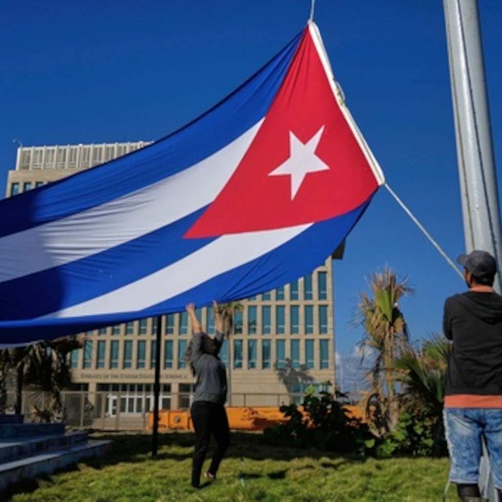 López Rivera exhortó a rechazar que se haya bloqueado a Cuba el acceso de combustible, con el control estadounidense del petróleo de Venezuela.