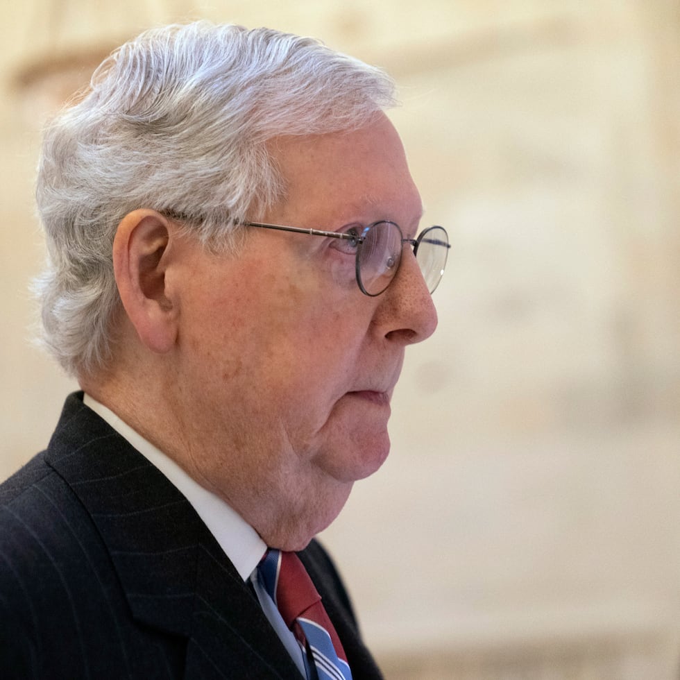 Mitch McConnell, senador por Kentucky, está hospitalizado desde el 14 de junio y su oficina no ha dado detalles sobre su condición de salud.