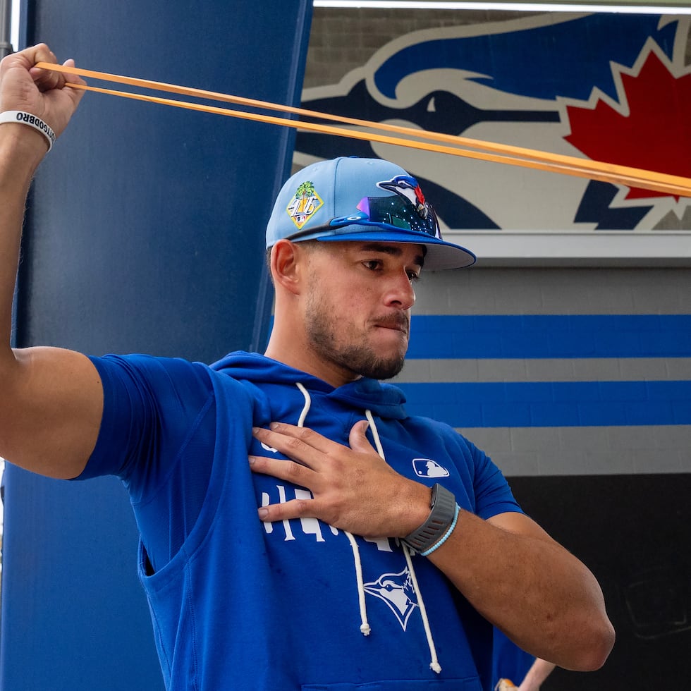 José Berríos estuvo en el entrenamiento primaveral con esperanzas de haber dejado atrás la inflamación en el codo que lo llevó a la lista de lesionados en 2025, pero eventualmente se anunció su fractura por estrés.