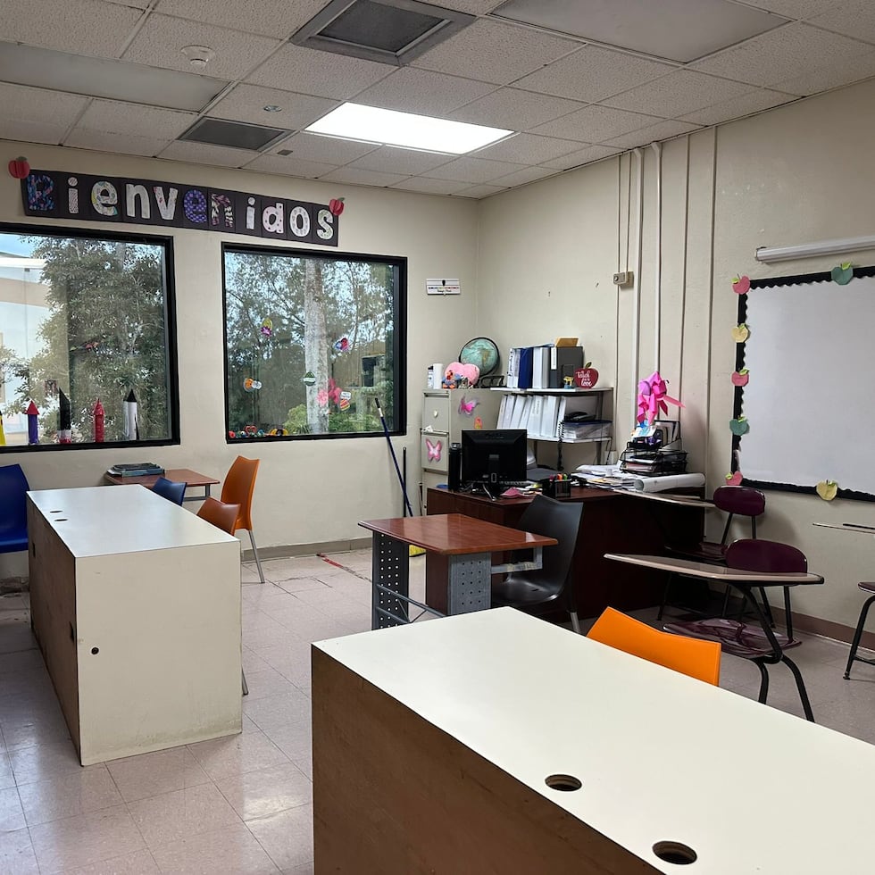 Sobre estas líneas, uno de los principales salones de la Escuela Terapéutica Charles Rivera del Hospital Panamericano, donde tres maestras educan a pacientes residenciales mientras reciben tratamiento.