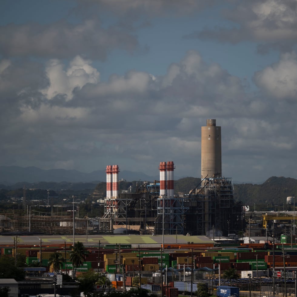 La interconexión de la barcaza desde la bahía de San Juan se enfrenta a la falta de espacio físico y de capacidad para inyectar la energía adicional.
