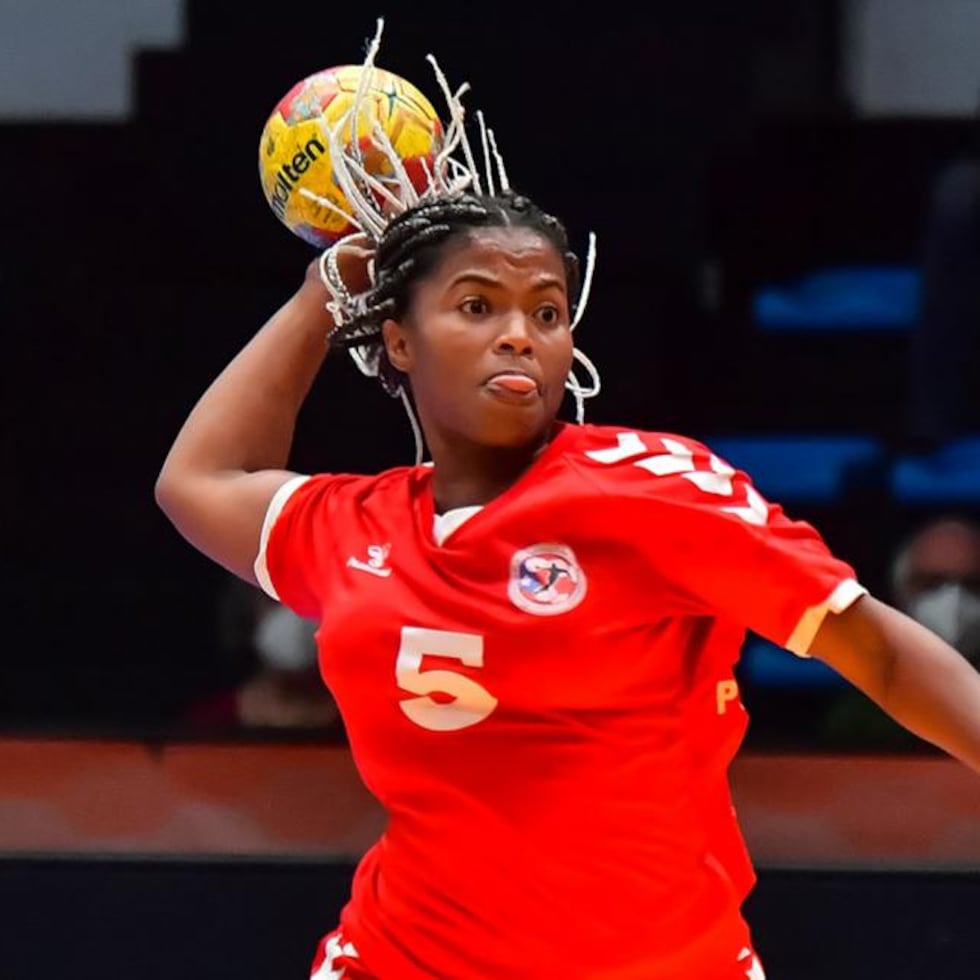 Nathalys Ceballos se convierte en la primera atleta del balonmano puertorriqueño en recibir la distinción de ser abanderada.