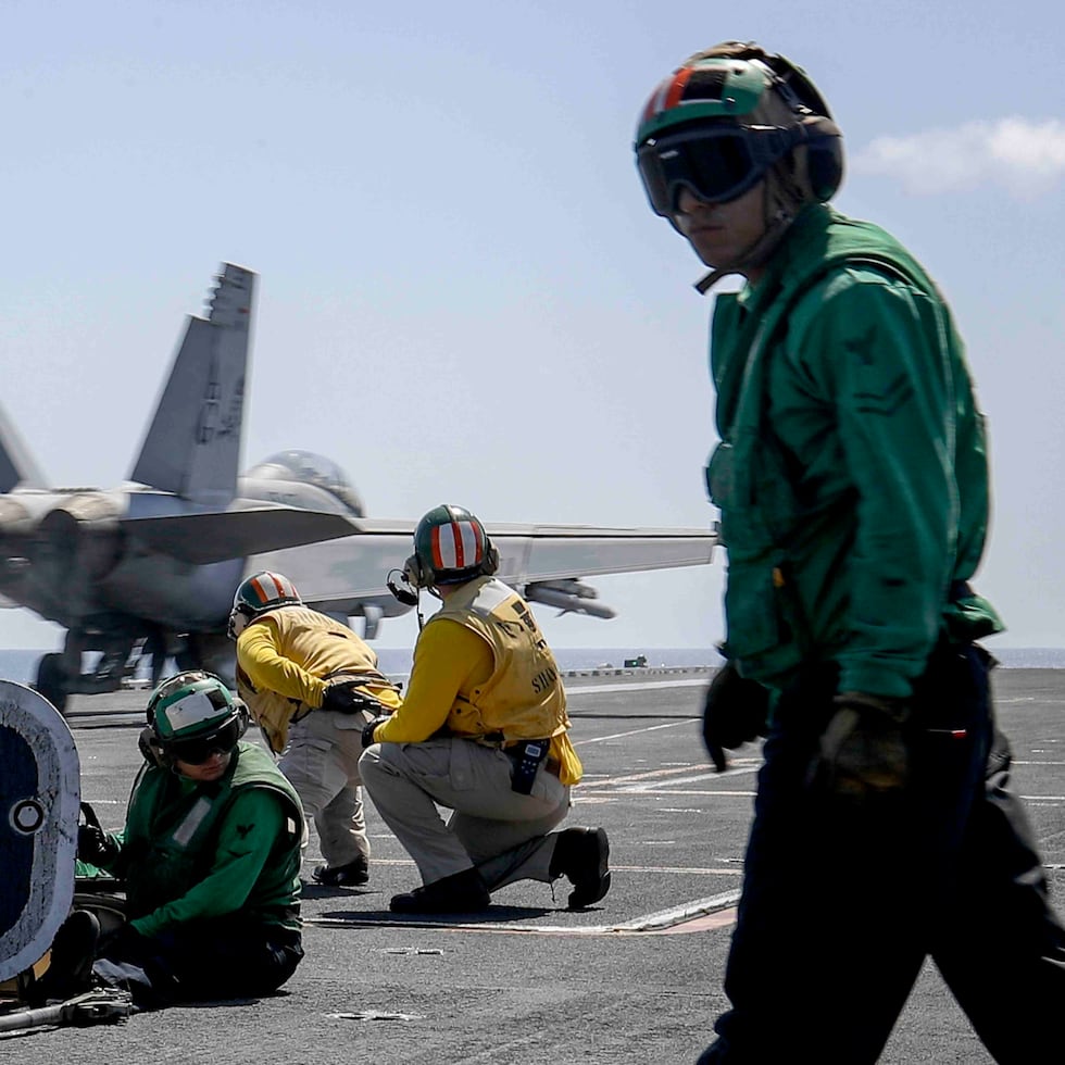 Sitios web públicos de seguimiento de vuelos mostraron un par de aviones de combate F/A-18 de la Marina de Estados Unidos volando sobre el Golfo de Venezuela.