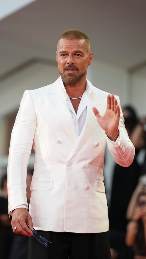 Ricky Martin llegó al estreno mundial de "Hombre al agua", la película que marca su regreso al cine en español.