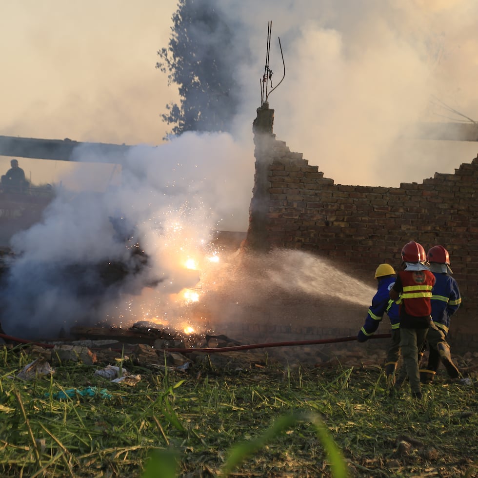 Foto de estructura colapsada tras explosión en Pakistán.