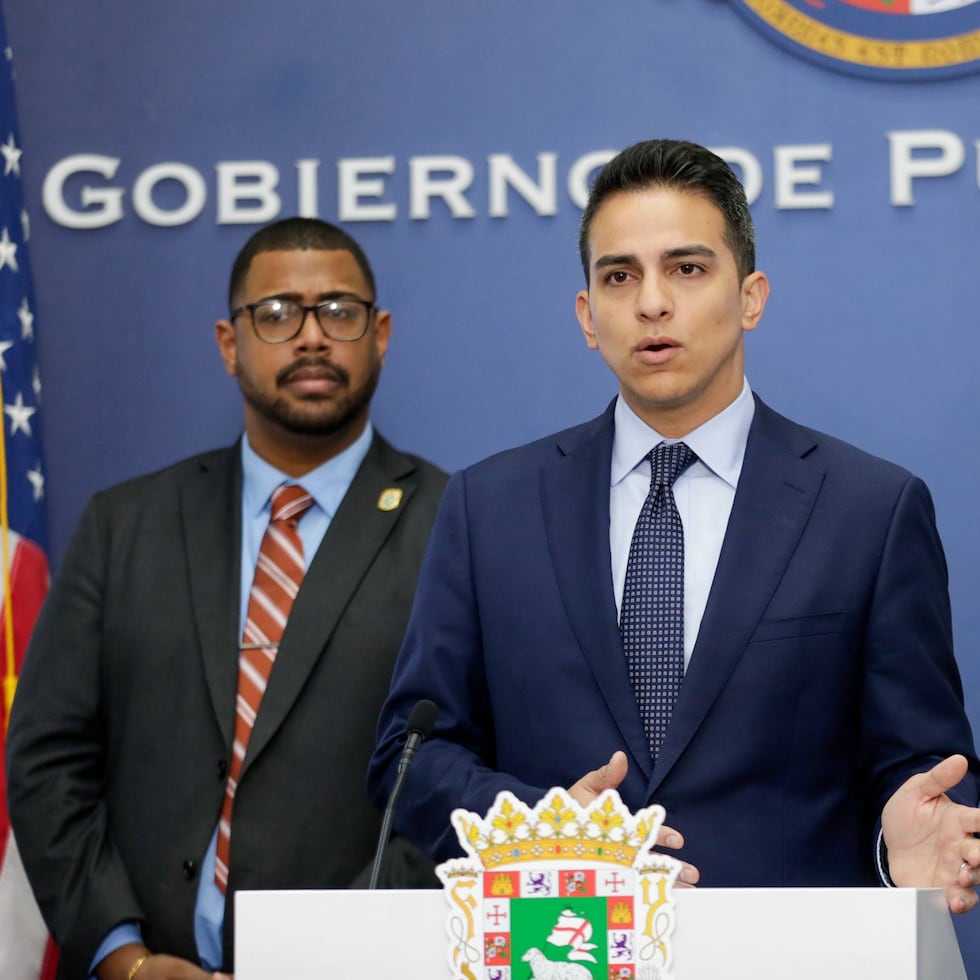 El secretario de Hacienda, Ángel Pantoja, participó este domingo de la sesión Asunto Semanal, que se efectúa en La Fortaleza. Le acompaña el secretario de Asuntos Públicos, Jean Peña Payano.