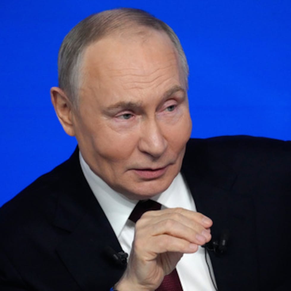 Putin recordó que la crisis en Ucrania es consecuencia del menosprecio “durante muchos años” de los legítimos intereses de Rusia y del incumplimiento de “la promesa pública” de las potencias occidentales de no ampliar la OTAN hacia el Este.