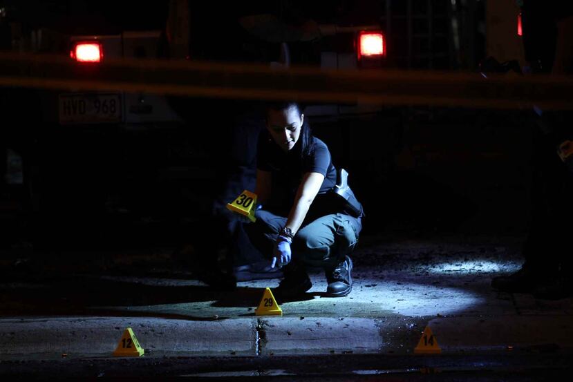 En la escena de los asesinatos en San Juan, la Policía ocupó casquillos de bala calibre .40 y calibre 7.62 x3. (Archivo / GFR Media)