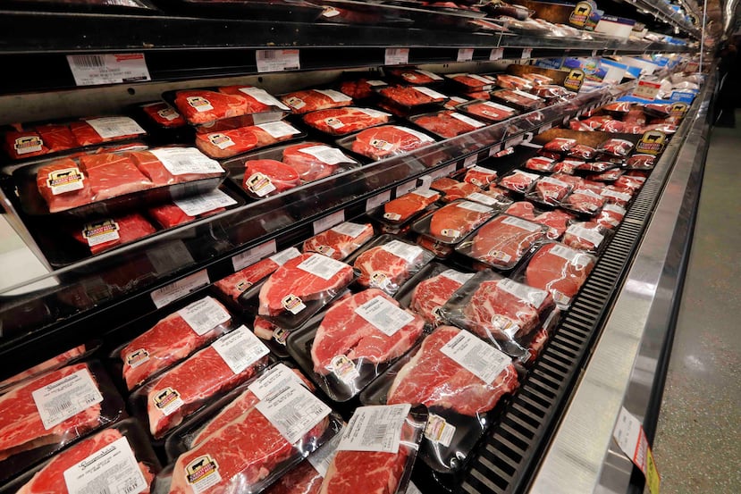 Ambientalistas han advertido que el creciente apetito por carne en todo el mundo no es sostenible porque la carne de res, de puerco y de pollo requiere muchos recursos más que proteínas basadas en plantas. (AP)