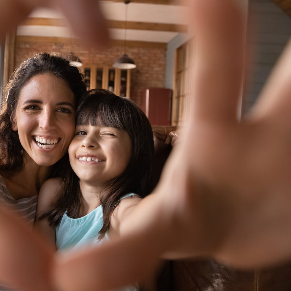 Los padres y madres son los responsable de que los niños posean una excelente autoestima.