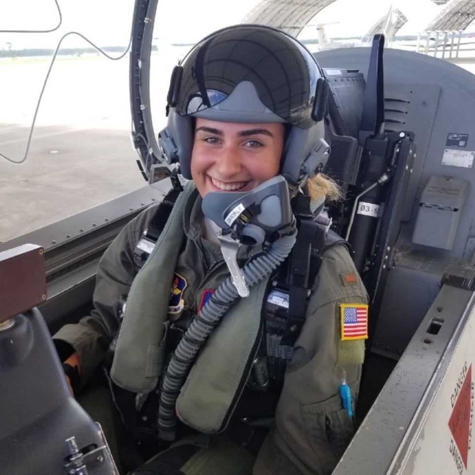 La capitana Ariana Savino, de 31 años, de Covington, Washington.