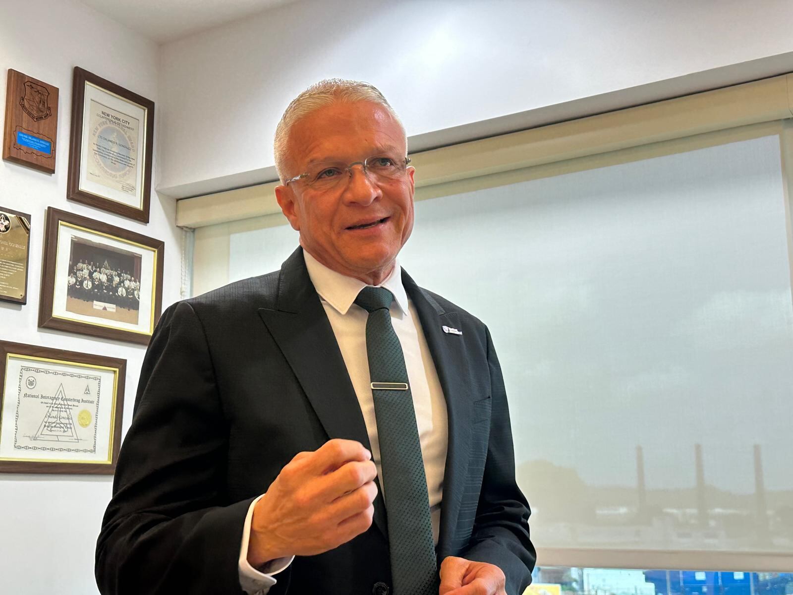 Imagen de la cobertura de: Alexis Torres dice que para compartir acceso a Flock con ICE tendría que mediar un “subpoena”