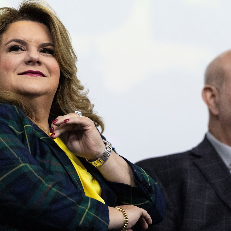 Sobre estas líneas, la gobernadora Jenniffer González y el presidente de la Cámara de Representantes, Carlos “Johnny” Méndez, en una foto de archivo.