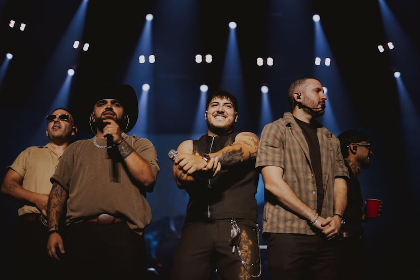 El Grupo Frontera se encuentra en medio de una larga gira de conciertos que los ha llevado por Europa, Estados Unidos y América Latina.