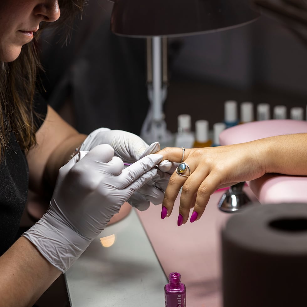 Los salones en Puerto Rico suelen usar esmaltes libres de TPO y otros químicos irritables.