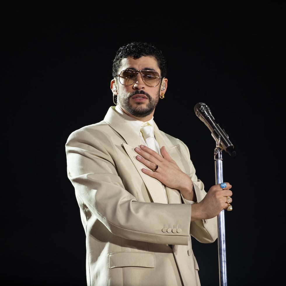 El cantante puertorriqueño Bad Bunny se presentó en Santo Domingo con dos conciertos como parte de su gira mundial "DeBÍ TiRAR MáS FOToS", en el estadio Olímpico Félix Sánchez.