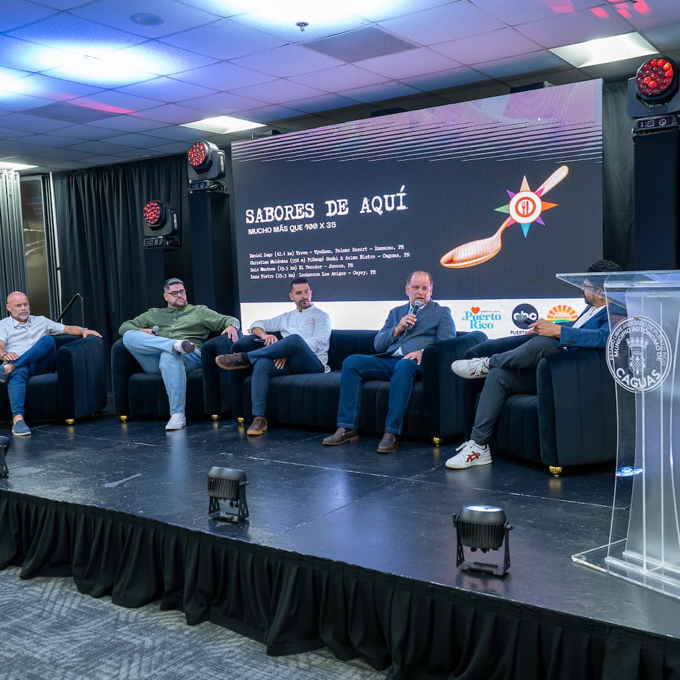 "Sabores de aquí" fue el último panel presentado en el Foro Gastronómico de Caguas donde se tocó el tema del regionalismo dentro de la industria culinaria.
De izquierda a derecha: Luis Prieto propietario de Lechonera Los Amigos, Christian Meléndez chef y dueño de Piñangó, Daniel Lugo chef ejecutivo de Trova, Luis Mantero propietario de El Tenedor; y Rafael Ruíz Mederos creador de la plataforma culinaria La Mafia PR.