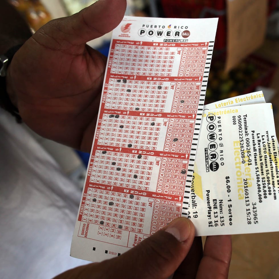 En el sorteo del sábado, un jugador del Powerball en Puerto Rico se convirtió en millonario tras comprar un boleto en “Power Play” al acertar los cinco bolos blancos.