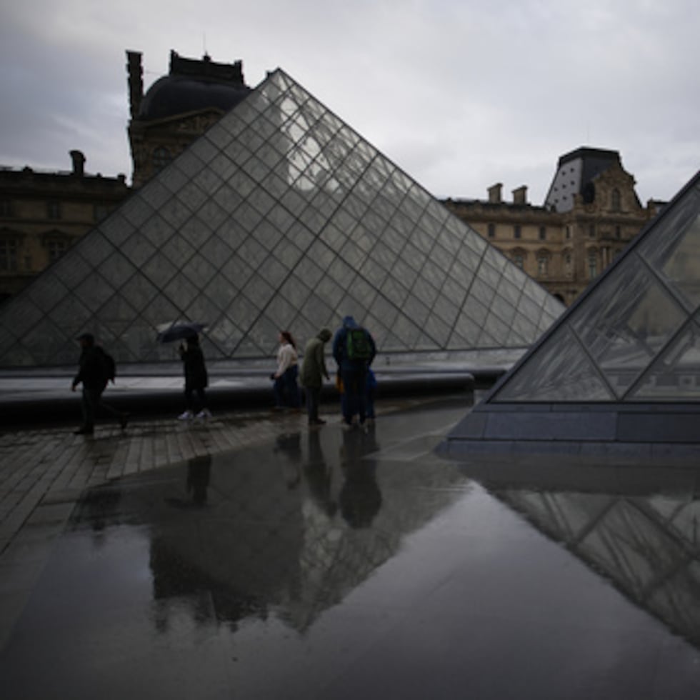 Los ladrones tardaron menos de ocho minutos en sustraer las joyas valoradas en $102 millones, un robo que sorprendió al mundo.