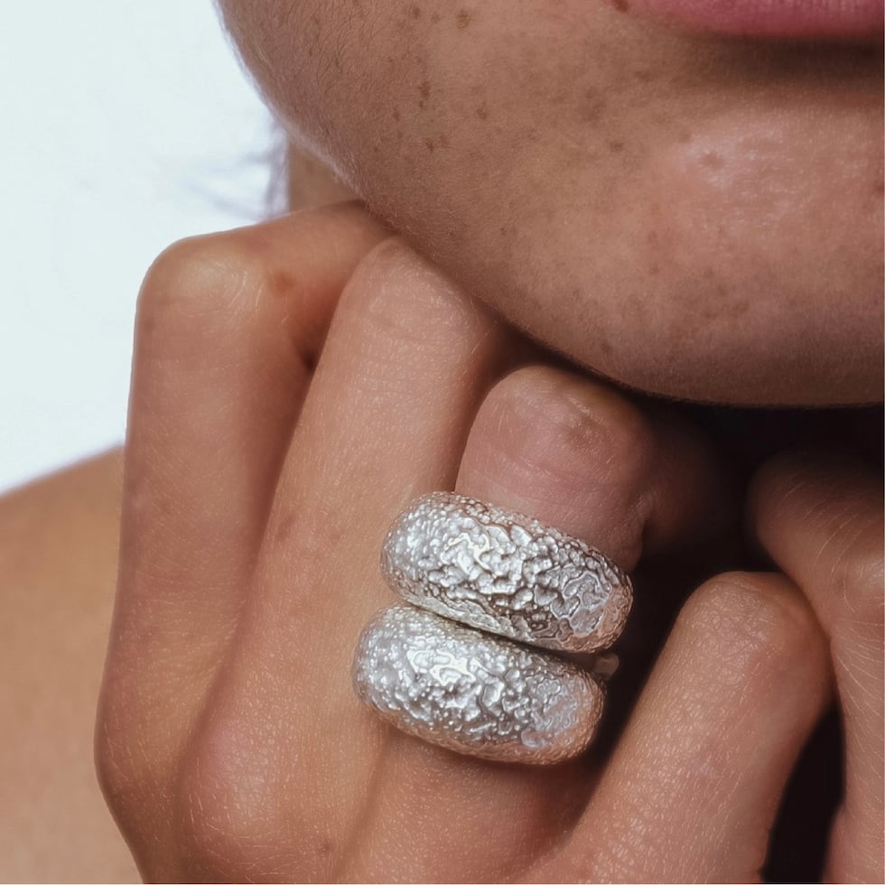 Boca Ciega, creada en Puerto Rico y establecida actualmente en Los Ángeles, tiene una curaduría única de piezas excepcionales de diseñadores y artesanos de Latinoamérica y el mundo