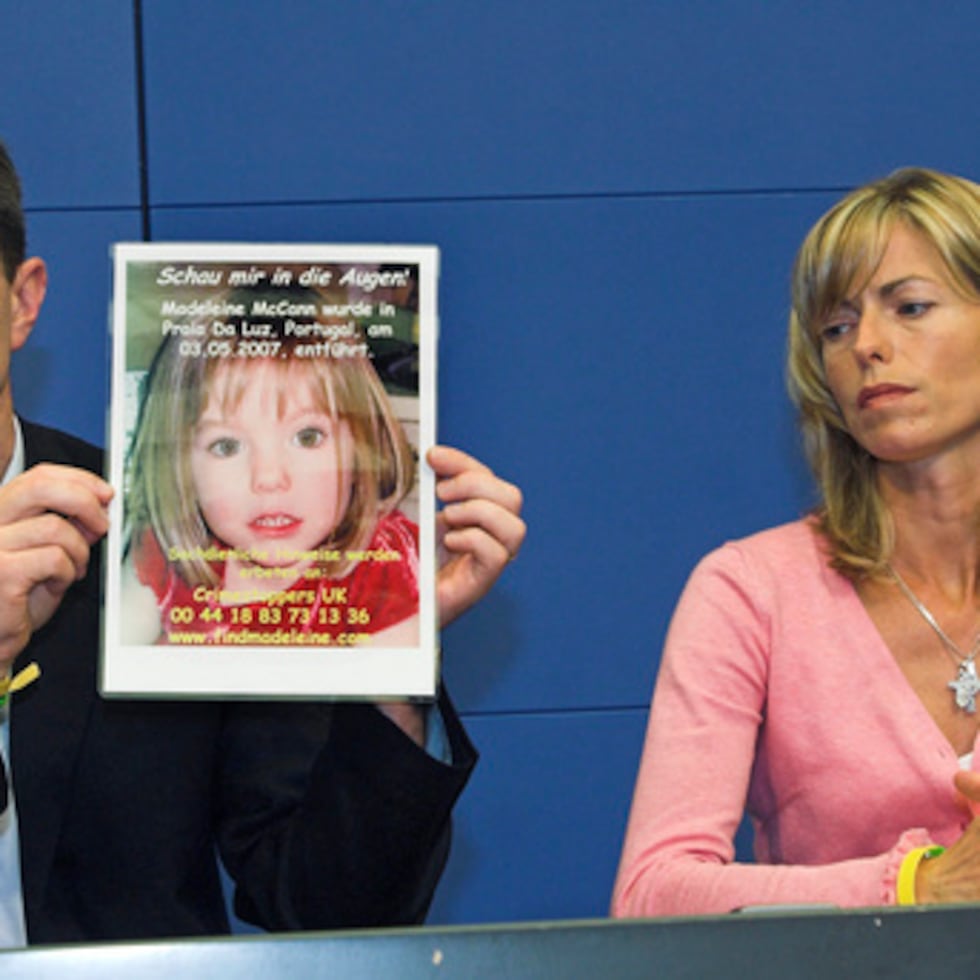 Padres de Madeleine McCann piden ayuda en rueda de prensa en Berlín, 2007.
