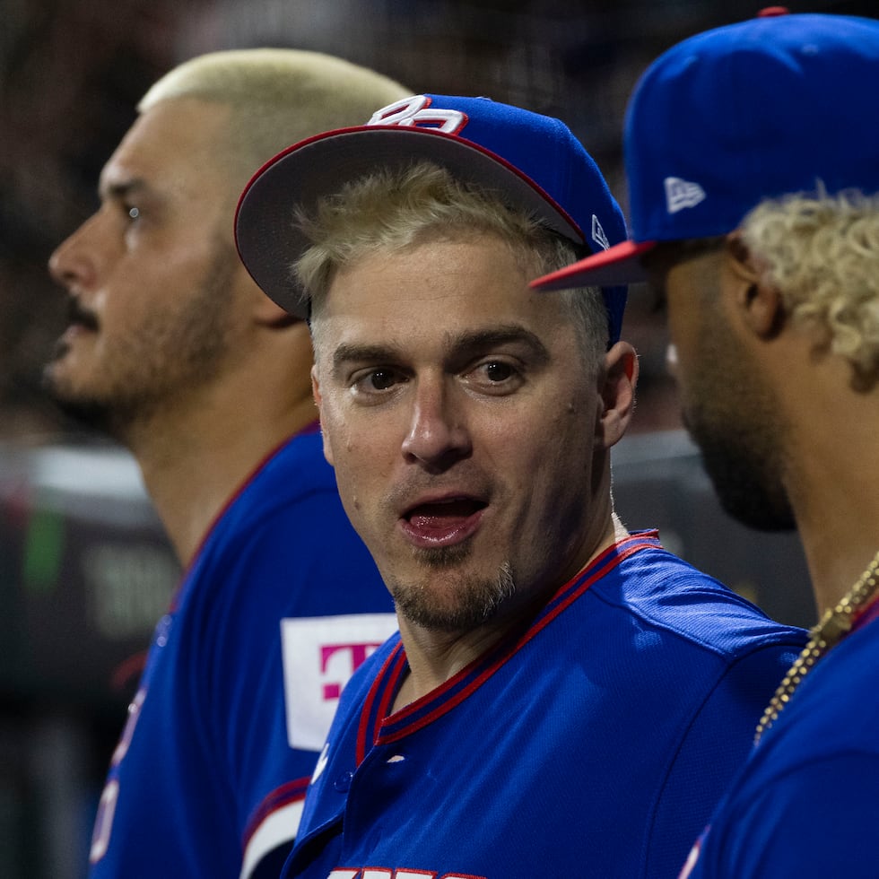 Enrique "Kike" Hernández acompañó a Puerto Rico en los primeros dos partidos de la novena en San Juan.