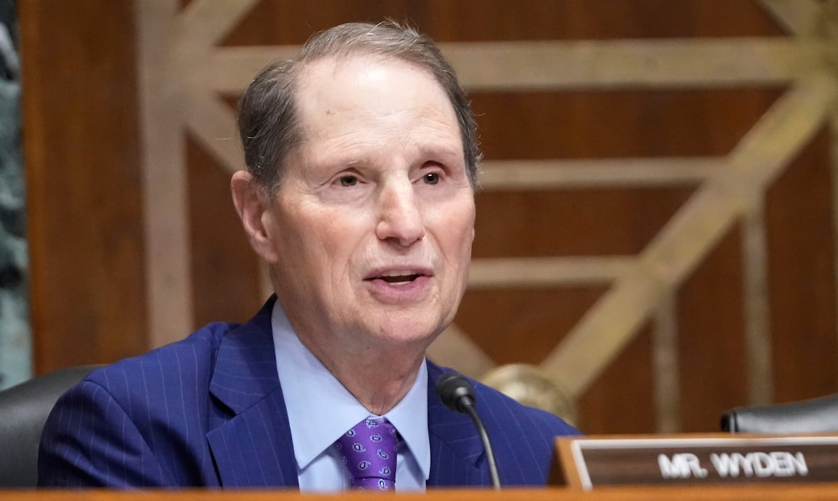 Senador demócrata Ron Wyden pide al IRS intensificar sus investigaciones sobre beneficiarios de la antigua Ley 22