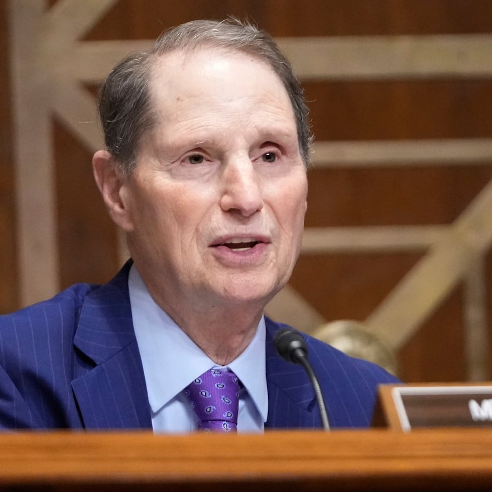 Ron Wyden es el líder de la minoría en el Comité de Finanzas del Senado, el cual ha presidido.