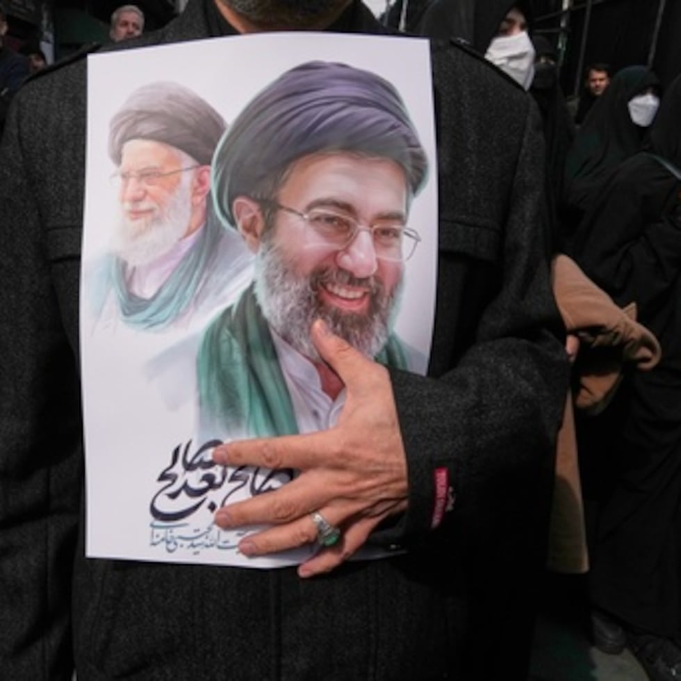 El líder supremo de Irán, el ayatolá Alí Jamenei, fue asesinado en el inicio de la guerra. Ha sido sustituido por su hijo, Mojtaba, a quien se considera aún menos transigente.